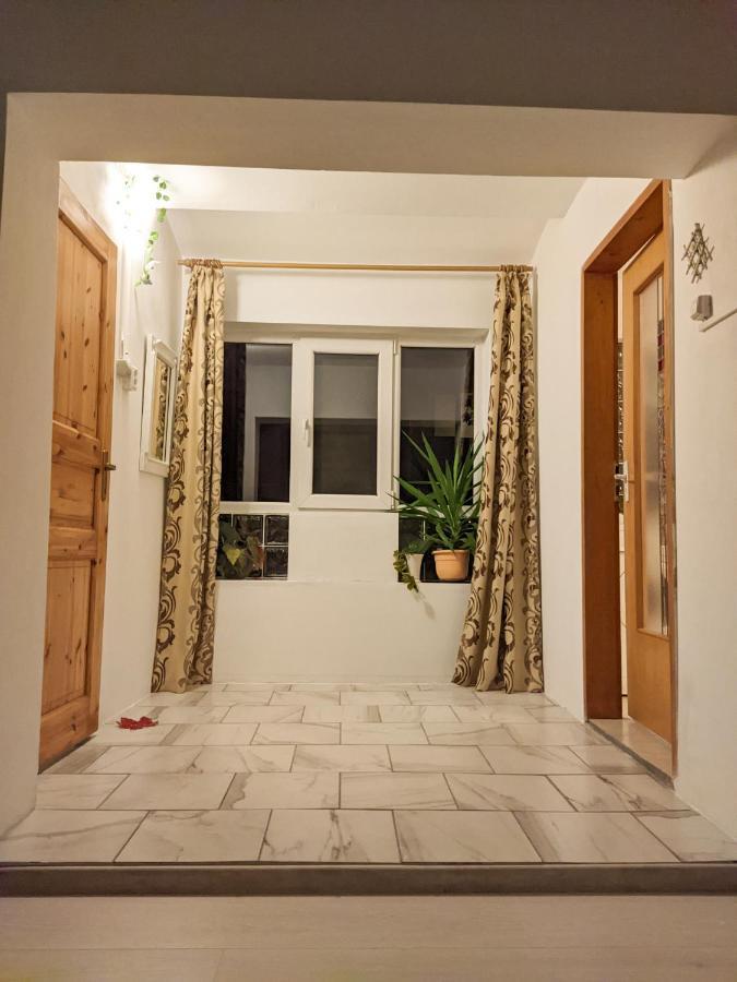 Moss'S Economy Apartment ทิมิชัวรา ภายนอก รูปภาพ
